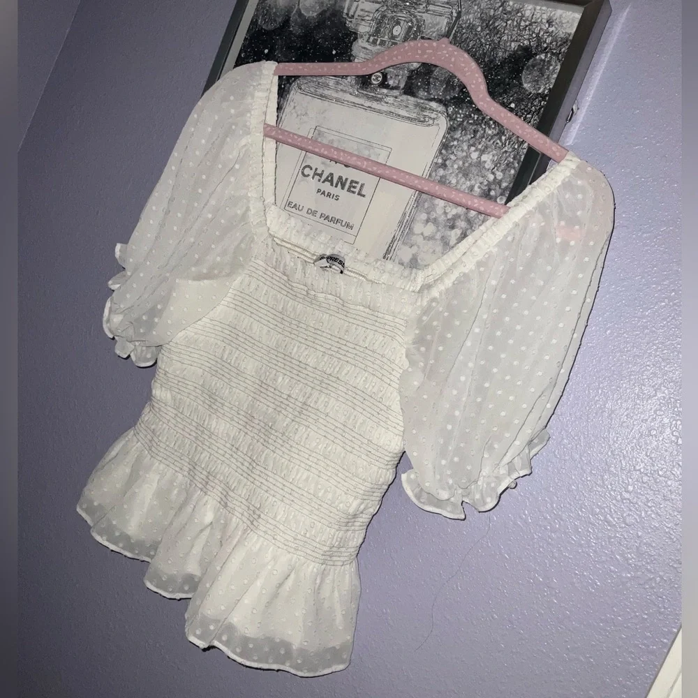 (SOLD) EXPRESS WHITE TOP WITH PUFF SLEEVES PRELOVED - Picture 2 of 5